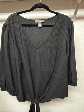 Women’s Black V-Neck Tie-Front Top